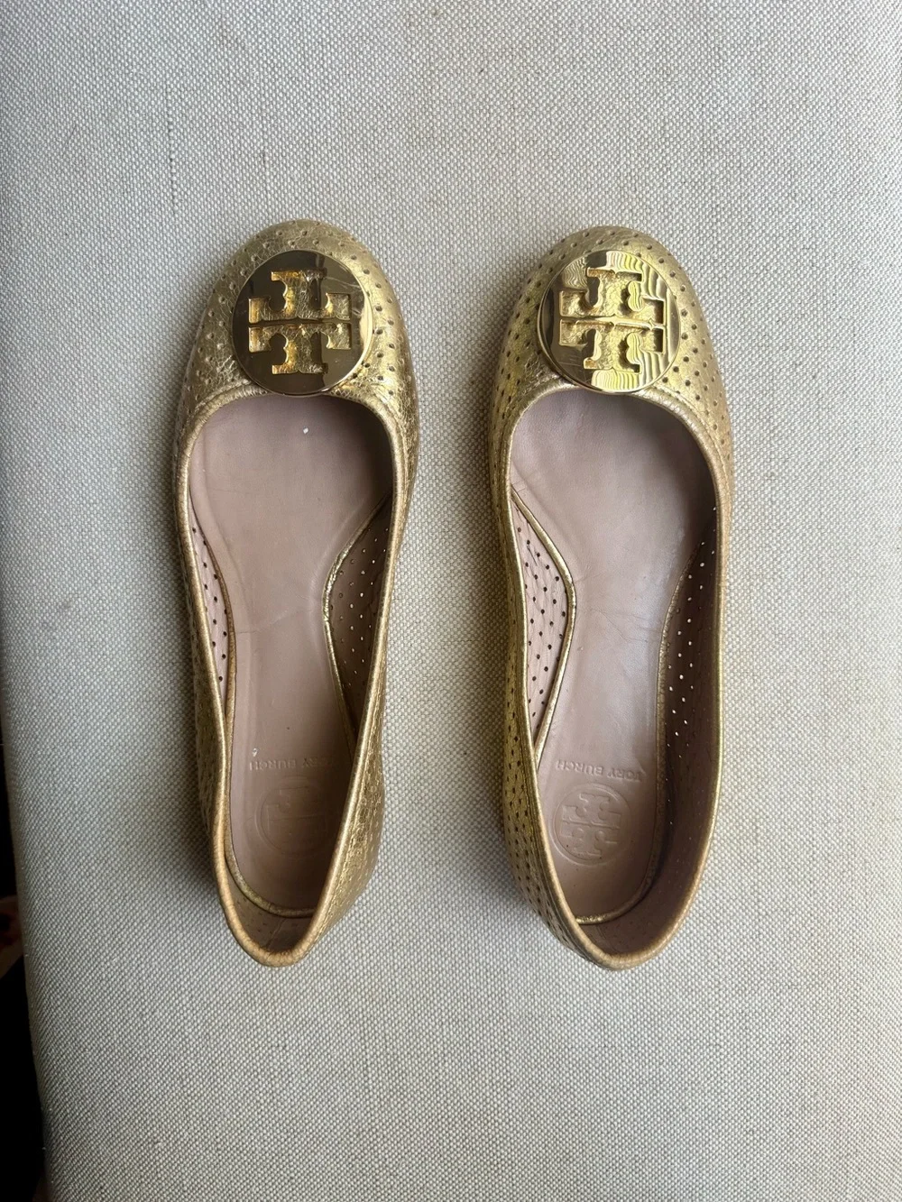 Tory Burch Women's Gold Leather Ballet Flats runs like Size 7 good condition